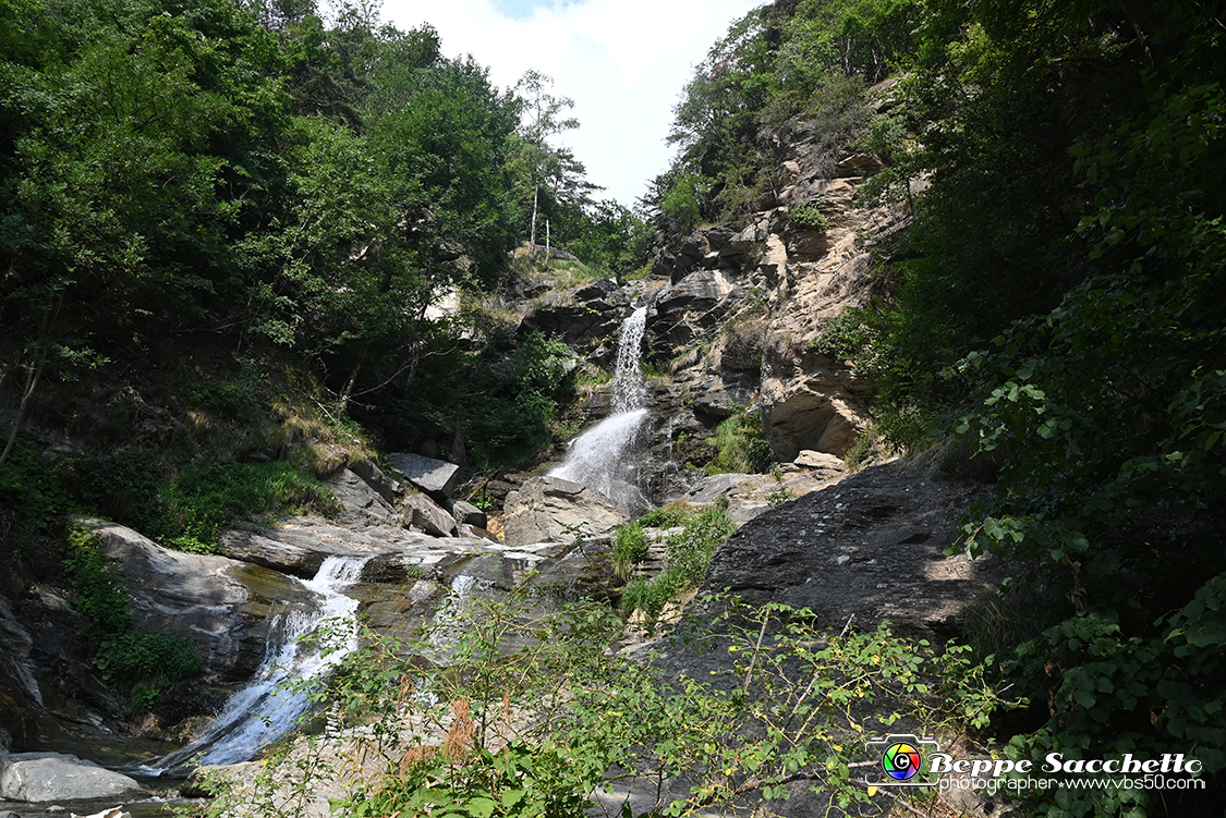 VBS_2862 - Novalesa - Abbazia. Parrocchia. Cascata del Rio Bard.jpg